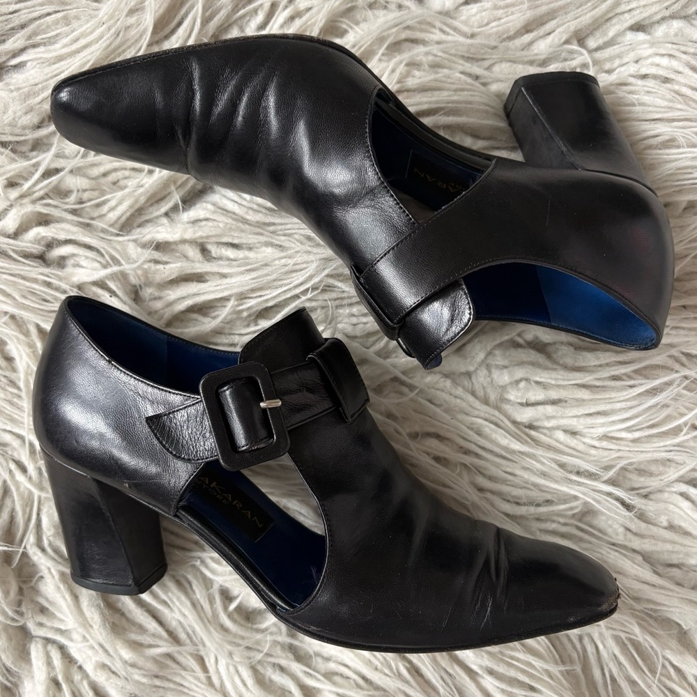 Donna Karan Vintage Black Leather Buckle T-Strap Cut Out Heeled Booties Size 6.5